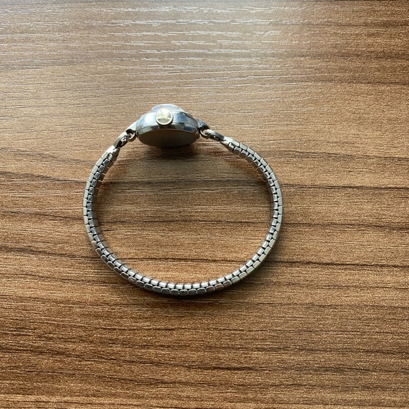 Lady Elgin women’s sovereign look watch runs when wound(000ZD1K-C) silver - Picture 3 of 5